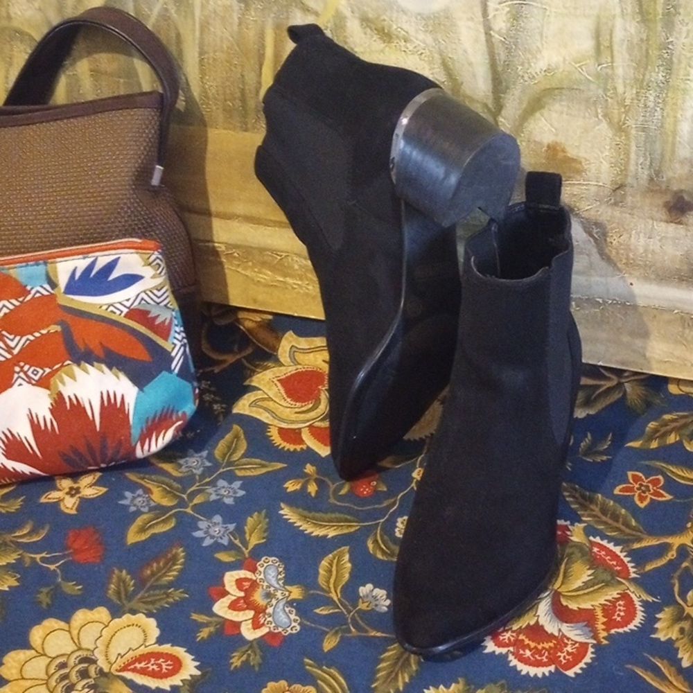 Nine West Heeled Ankle Boots!*